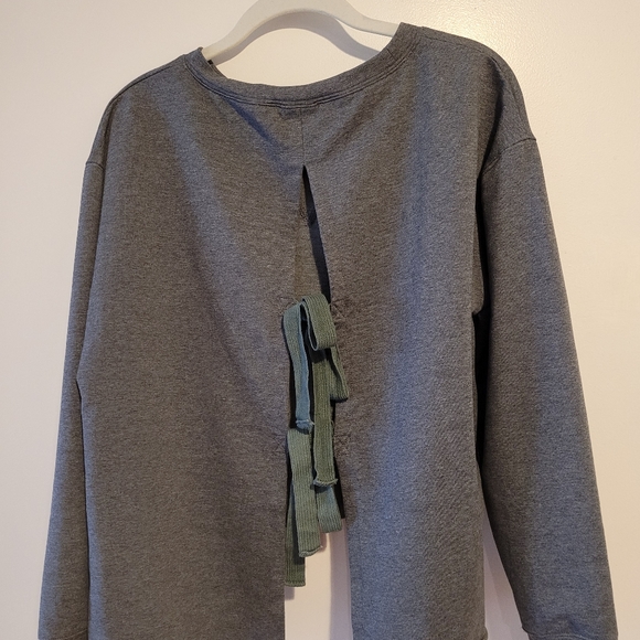 WALTER BAKER Grey Cropped Sweatshirt (open back with ties/great for layering) - Picture 8 of 11